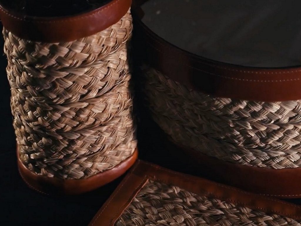 Dal 5 novembre all'8 dicembre all'Auditorium Infermeria dei Conversi nel Borgo di Fossanova, a Priverno, la mostra “Intrecci di Storia PRIVERNUM collection”