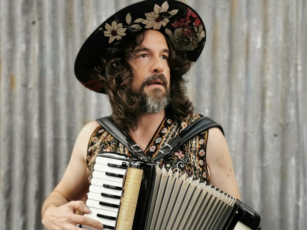 Democrisia è il nuovo singolo di Luca Bassanese