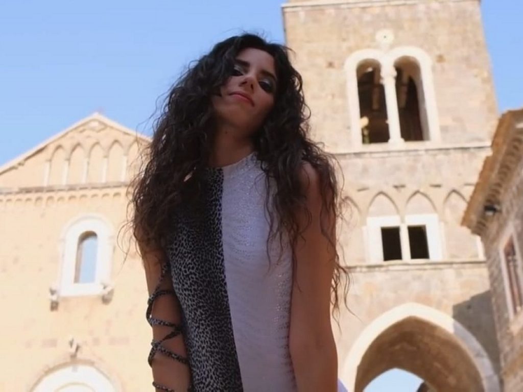 Adriana Caprio in radio con "Odi e cedi"