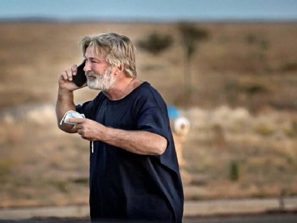Tragedia sul set di "Rust": Alec Baldwin spara e uccide Halyna Hutchins