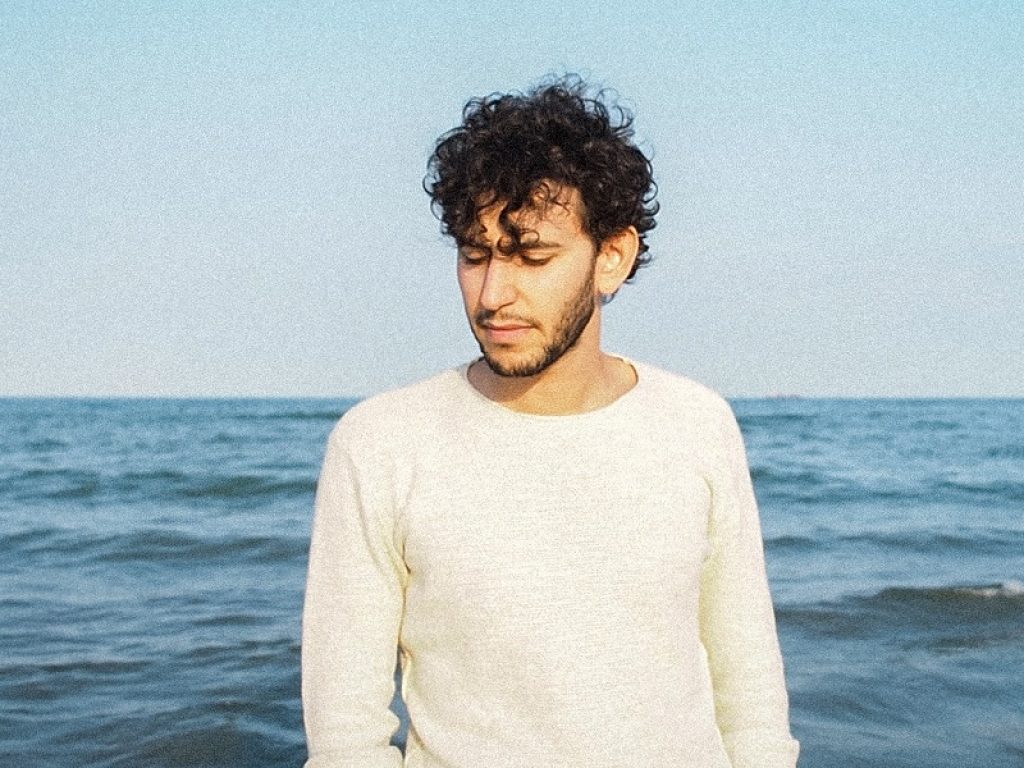 Andrea Cubeddu: il cantautore sardo ricerca la sua felicità interiore nel nuovo album "Eudaimonia"