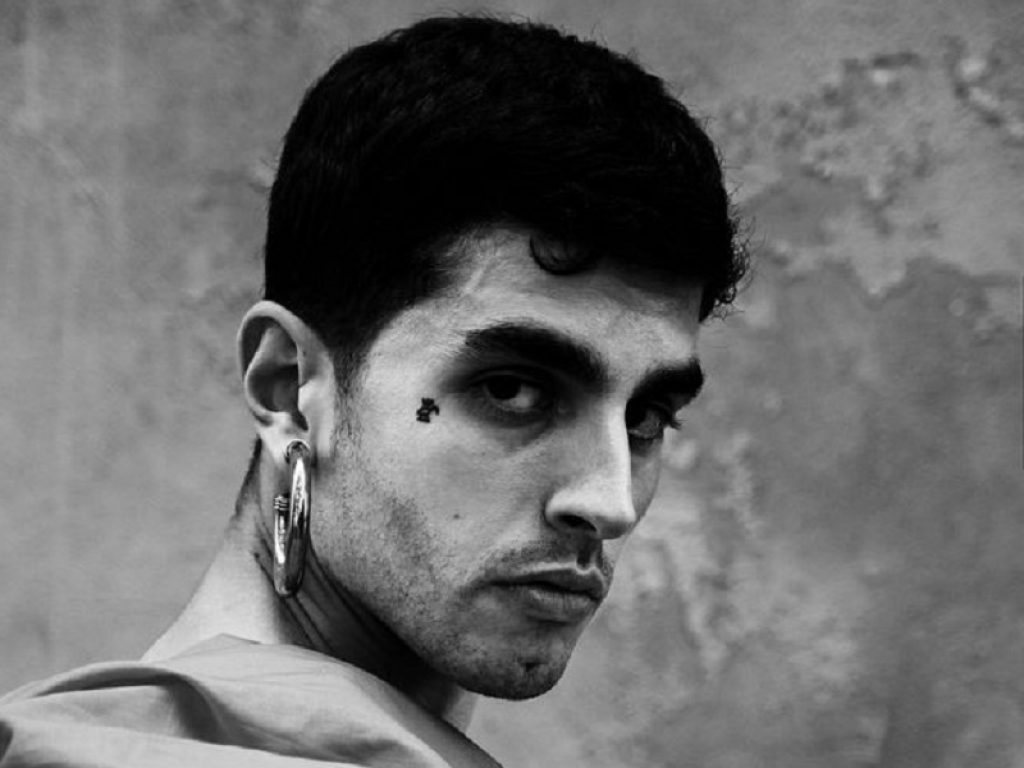 Axos online con il nuovo singolo "Sur la Lune"