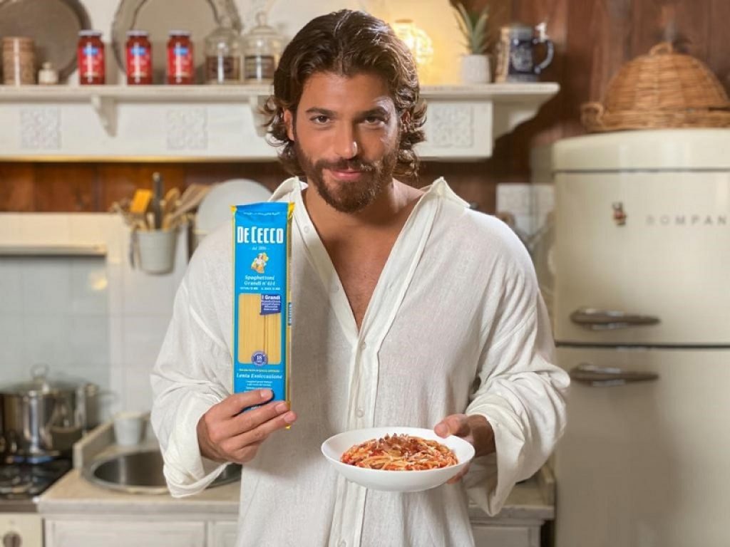 Can Yaman nel video De Cecco per il Pasta Day