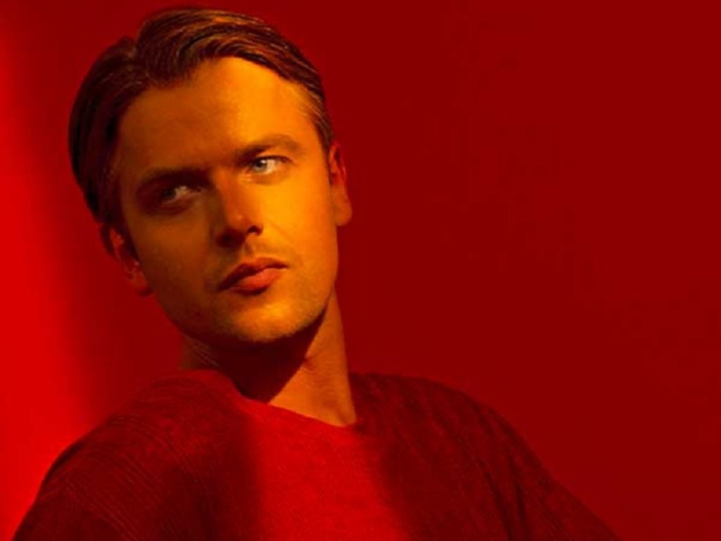 Venerdì 29 Aprile 2022 ai Magazzini Generali di Milano il live di George Cosby, artista rivelazione del 2021 che si è fatto notare per il suo sound ricercato e strutturato