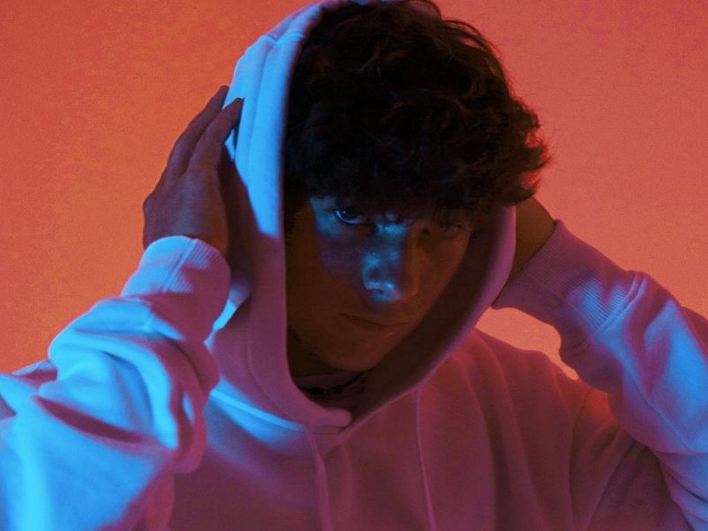 Ethos: "2DIFILA" è il nuovo singolo fuori su tutte le piattaforme digitali. Disponibile su Youtube anche il video ufficiale