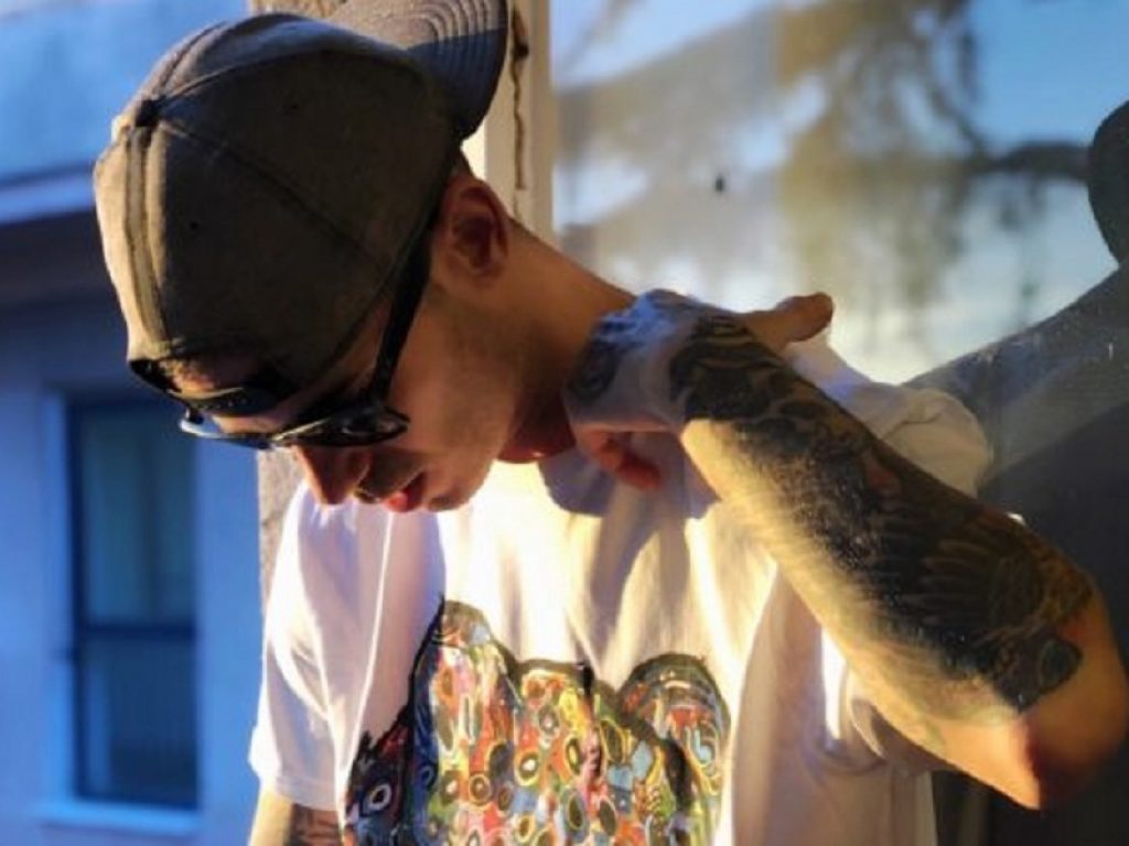 Gemello si mette alla prova con il canto nel nuovo singolo “Flashback”: il rapper lancia il primo estratto dal suo prossimo progetto discografico