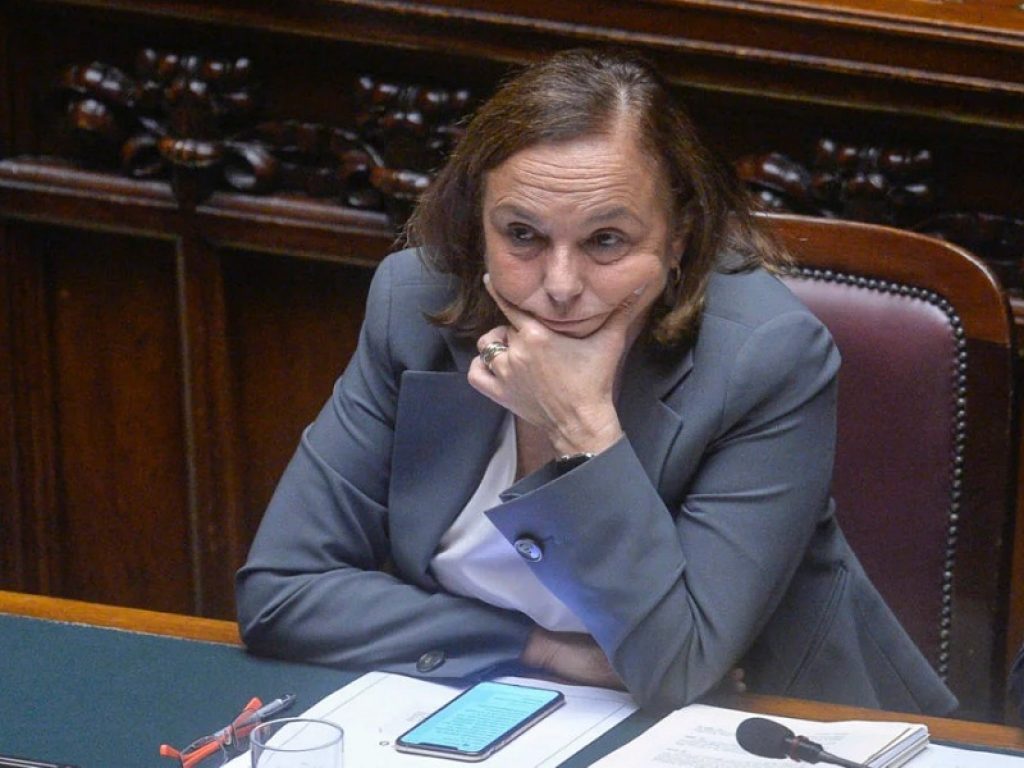 Il Ministro dell'Interno Lamorgese: “A Roma la polizia non ha assecondato Forza Nuova”. Alla Camera scintille con Fratelli d'Italia