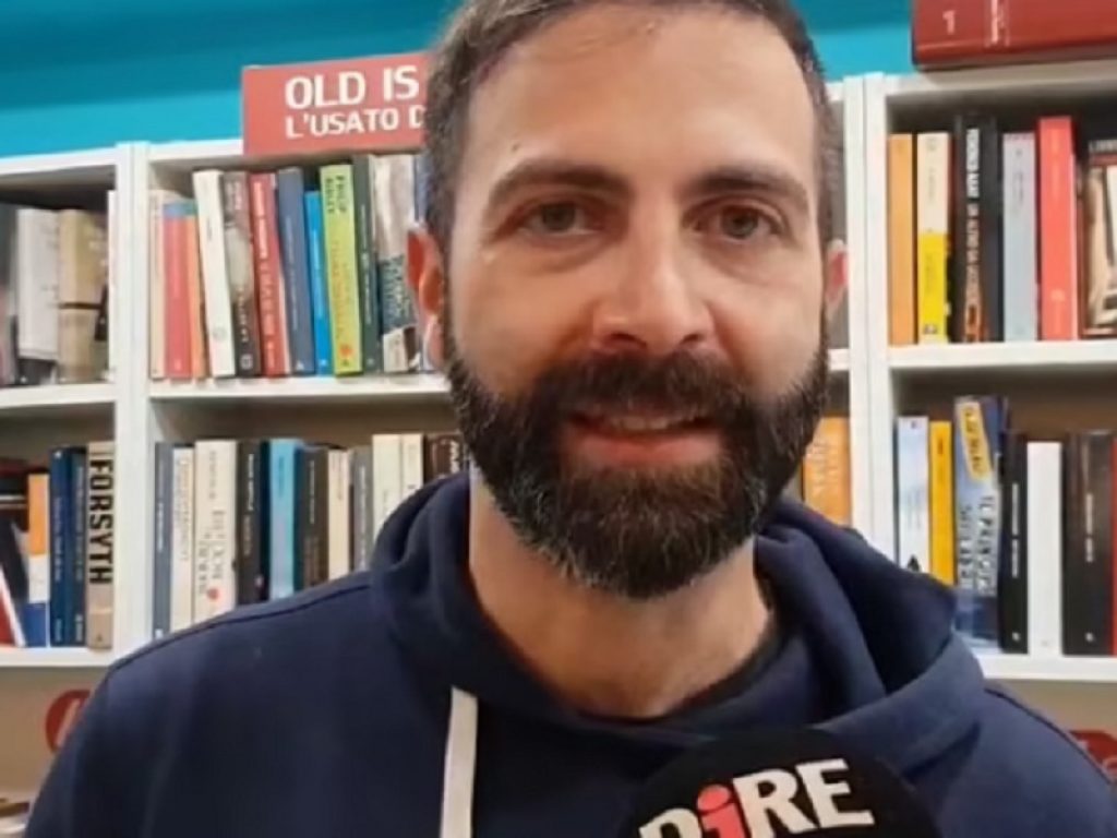 Mattia Zecca in libreria con "Lo capisce anche un bambino"