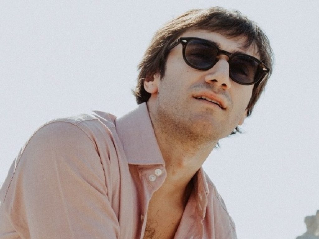 Mereu su YouTube con il nuovo videoclip del brano "Sintetizzatore": il singolo è l'ultimo estratto da ISO, l’EP d’esordio