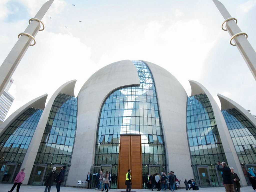 A Colonia i muezzin chiameranno i fedeli alla preghiera tramite altoparlanti