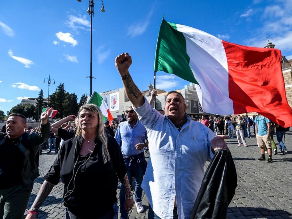 Ci sono anche i leader di Forza Nuova, Fiore e Castellino, tra gli arrestati per gli scontri di ieri a Roma alla manifestazione dei No Green Pass