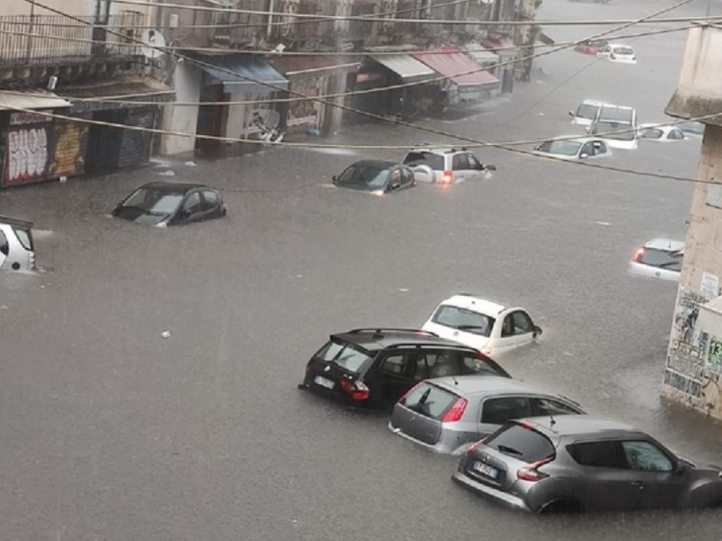 Catania sommersa dall'acqua dopo un nubifragio