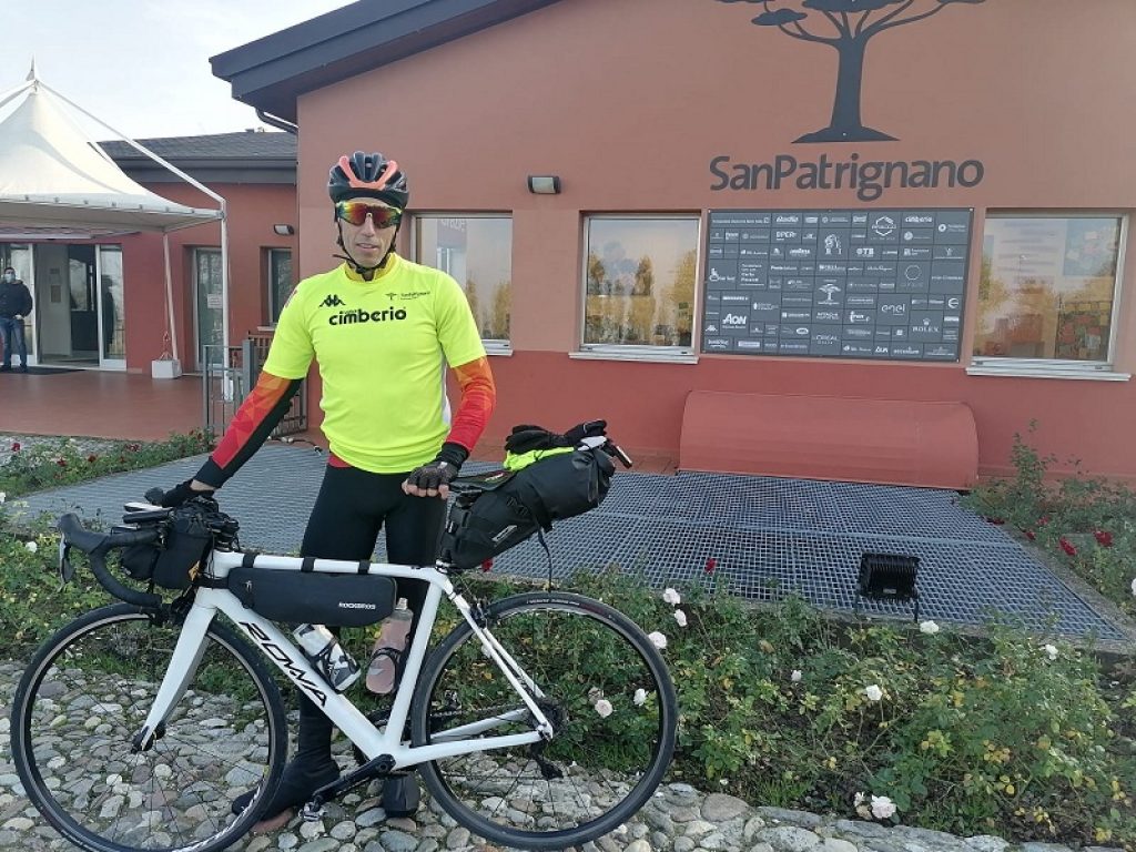 In bici da San Patrignano al lago d'Orta per una consegna speciale