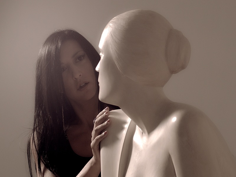 La Scultura, il film più controverso di Capece, esce anche in Italia