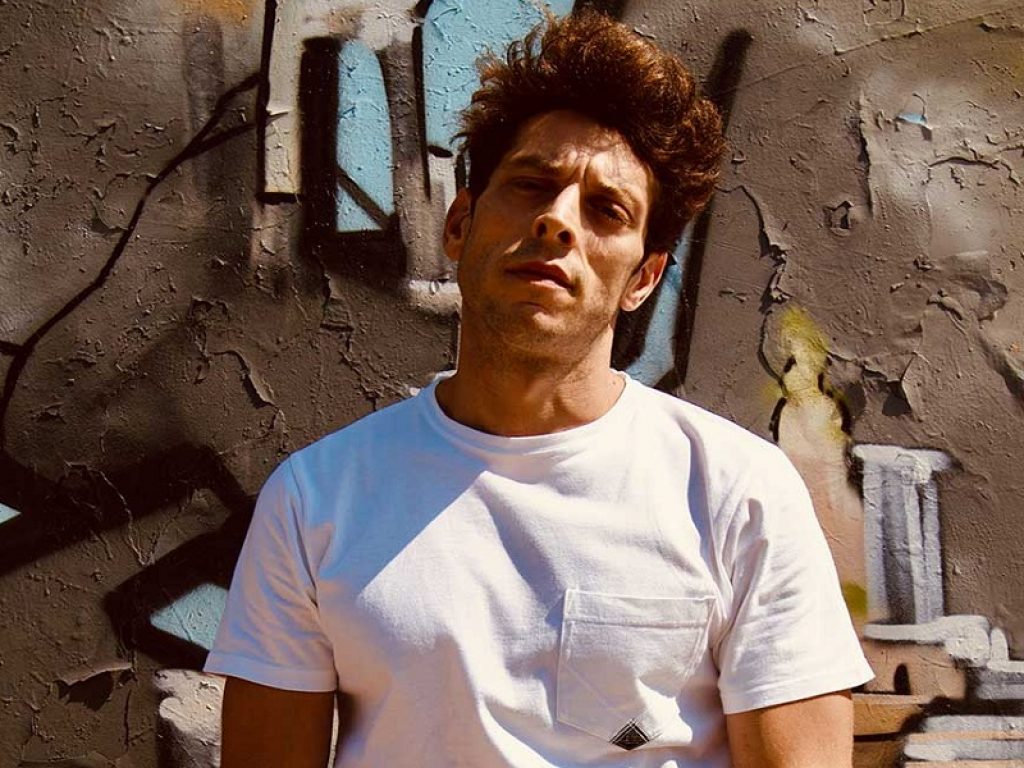 Marco Villan esordisce con "5 di mattina"