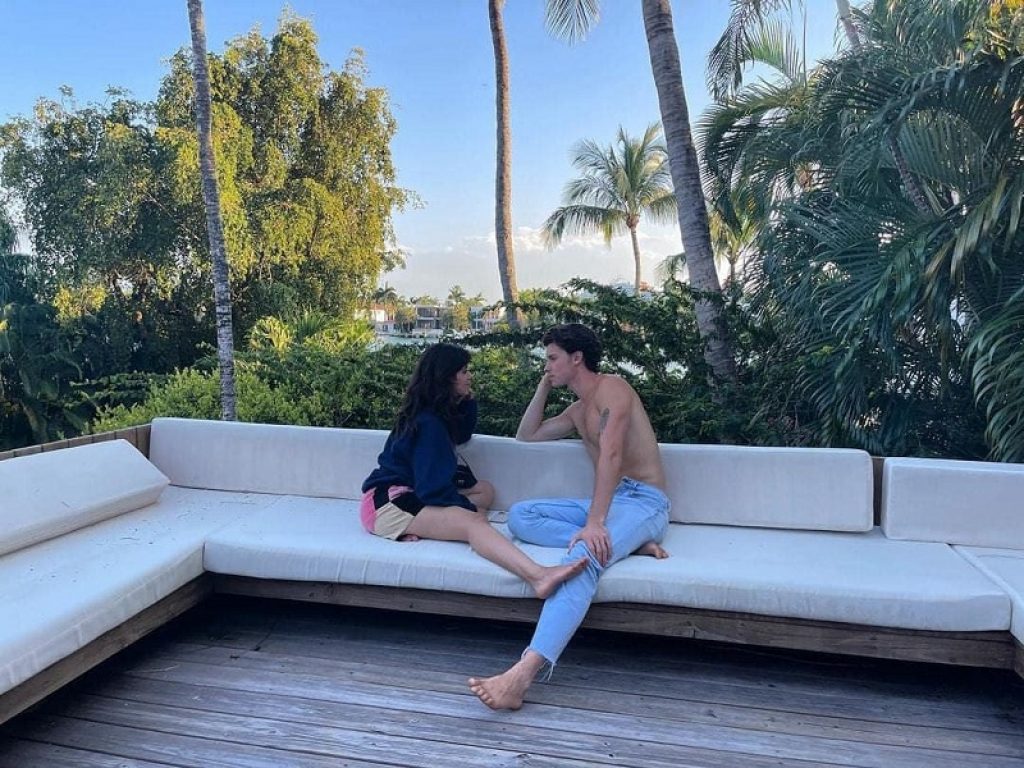 Shawn Mendes e Camila Cabello si sono lasciati. I due cantanti, che stavano insieme dal 2019, hanno spiazzato i loro fan con l’annuncio su Instagram