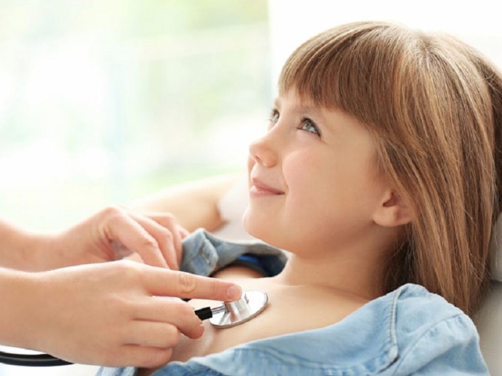 Nei bambini con cardiopatia reumatica latente, una profilassi antibiotica secondaria è stata associata a un minor rischio di progressione della malattia