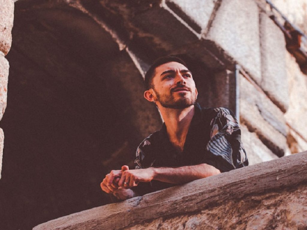 "Mondi opposti" è il nuovo brano di Chriss