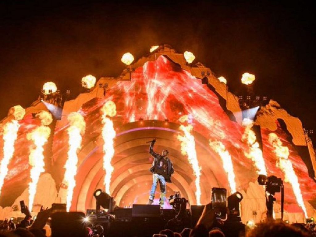 Tragedia in Texas al concerto di Travis Scott: almeno 8 vittime e oltre 300 feriti, schiacciati contro il palco nel corso dell'Astroworld Festival di Houston