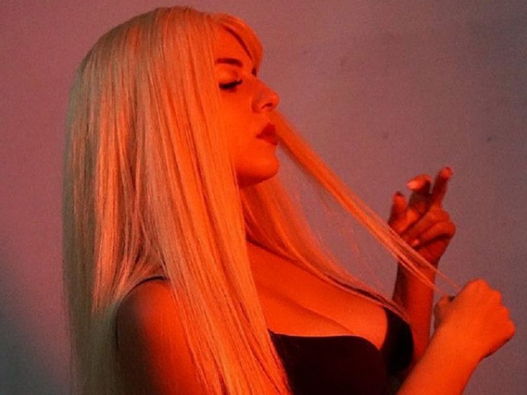 Dayanira online con il singolo "Bad Girl"