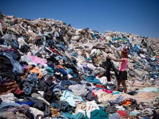 discarica vestiti atacama