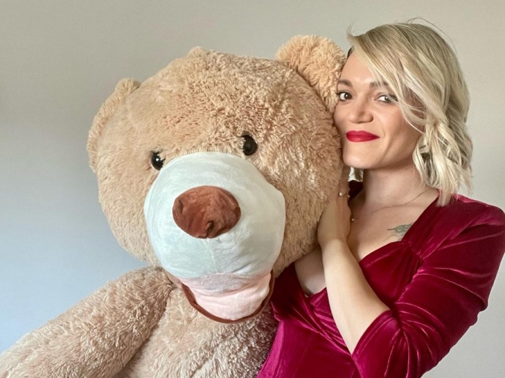 Federica D’Andrea online con "Due Universi"