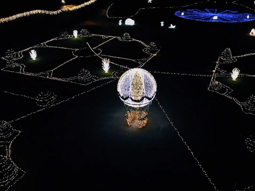 Migliaia di luci accendono il Natale a Varese