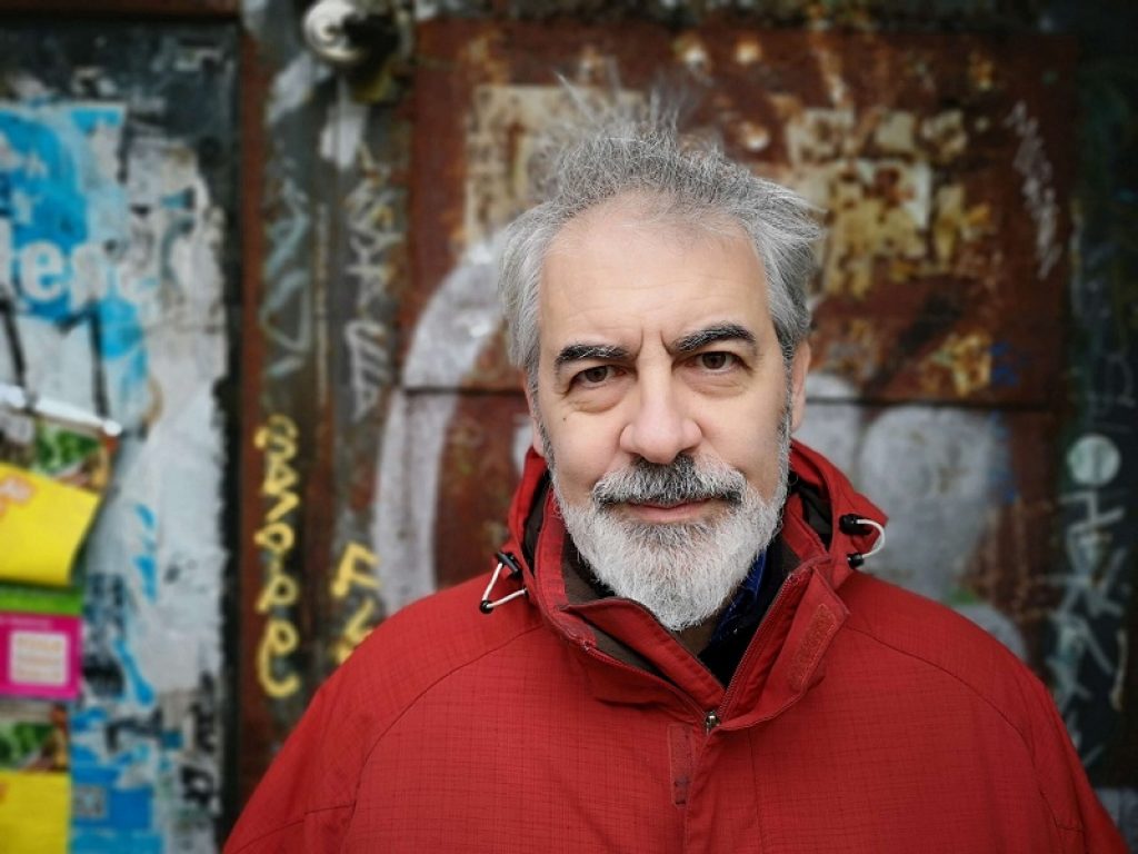 “Il materiale fragile” è la nuova raccolta di poemi dello scrittore Alessandro Agostinelli, disponibile nelle librerie e online