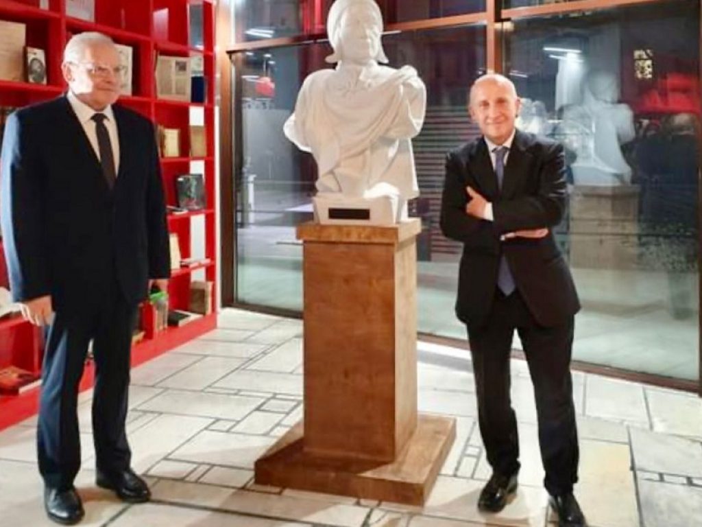Busto di Dante da Firenze alla Biblioteca Rudomino di Mosca