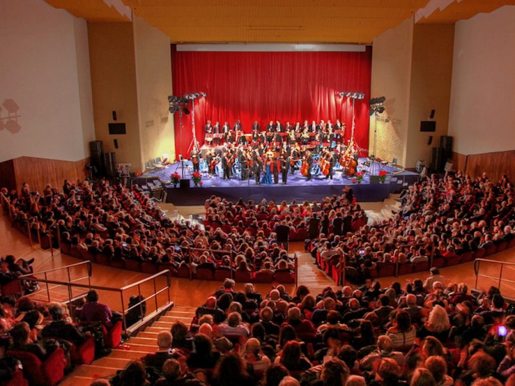 Il 1° gennaio 2022 al teatro Mediterraneo della Mostra d’Oltremare, a Napoli, il 26° Concerto di Capodanno della Nuova Orchestra Scarlatti