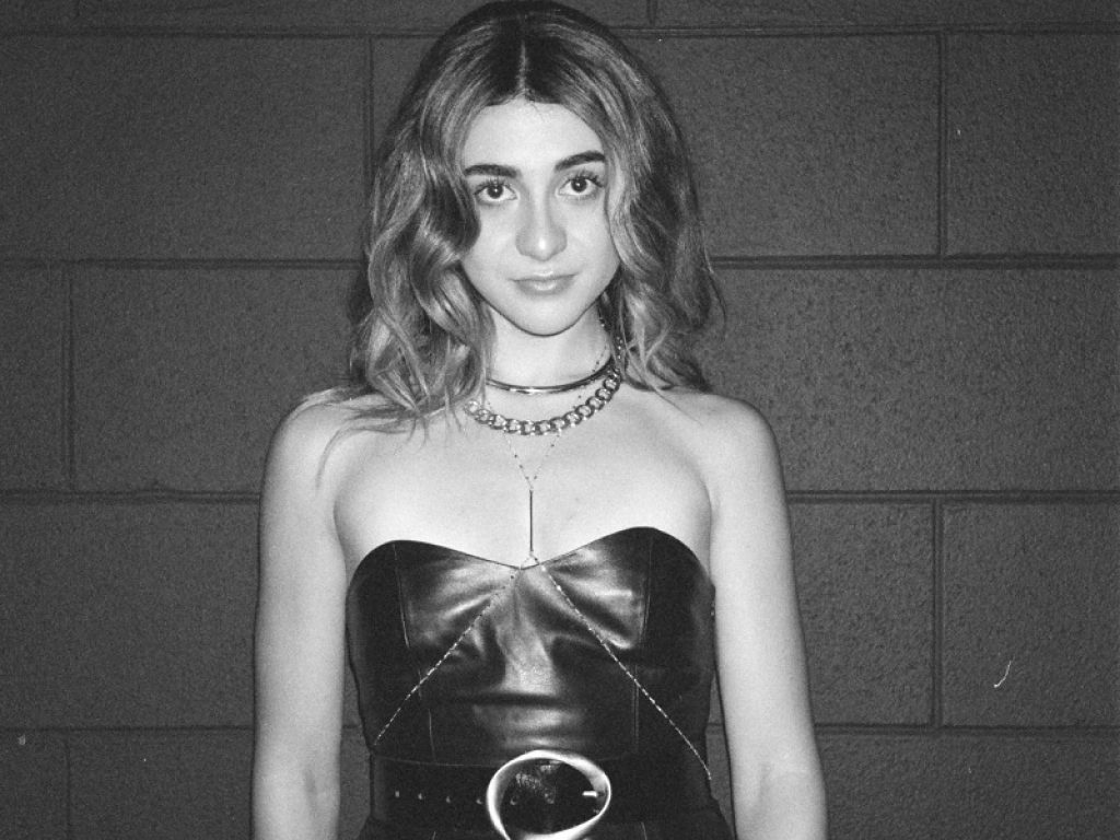 "Come Da Vinci" è il nuovo singolo di Titti, giovane cantautrice classe 1999: il brano è disponibile in digitale e in rotazione radiofonica