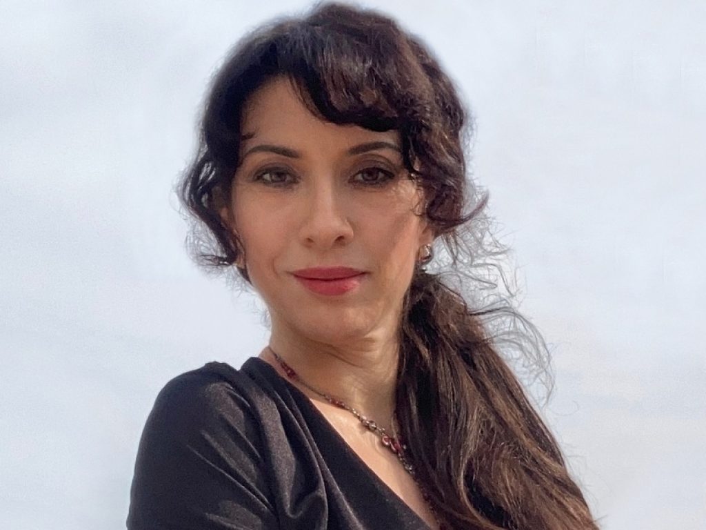 La scrittrice Silvia Alonso, dopo i successi editoriali dei libri precedenti, pubblica per Edizioni Gelmini "Lo zoo arcobaleno", raccolta di favole per bambini dai 6 ai 9 anni