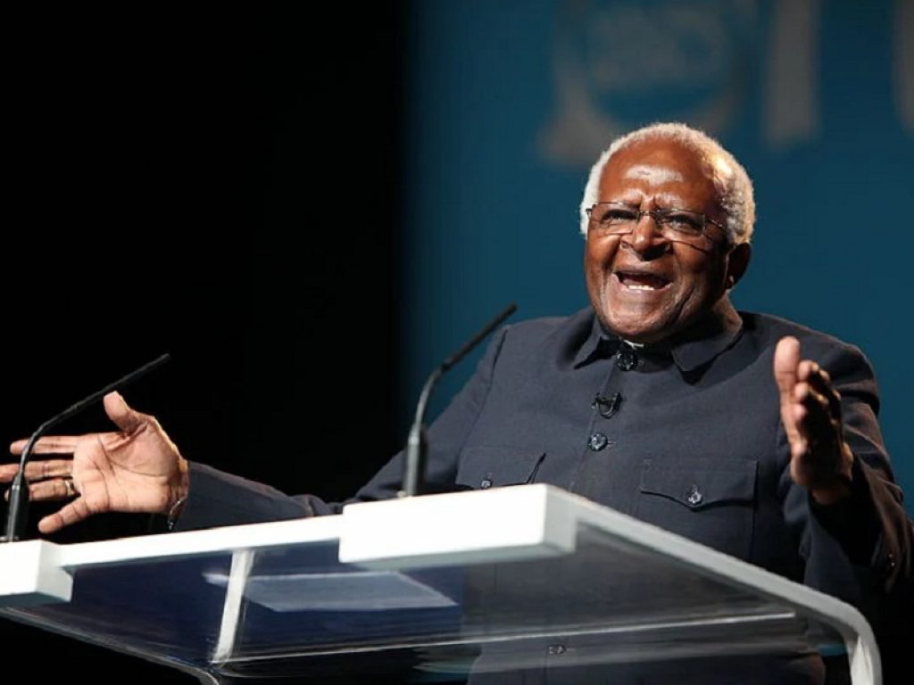 Chi era l'arcivescovo Desmond Tutu, morto oggi a 90 anni