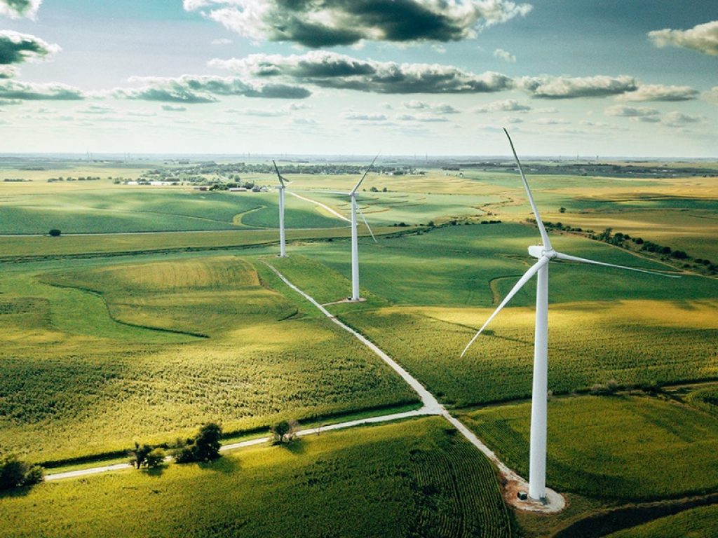 Rinnovabili: sbloccati sei impianti eolici in Puglia e Basilicata. Al via anche la realizzazione di una stazione elettrica e di nuove linee nell’area di Lucca