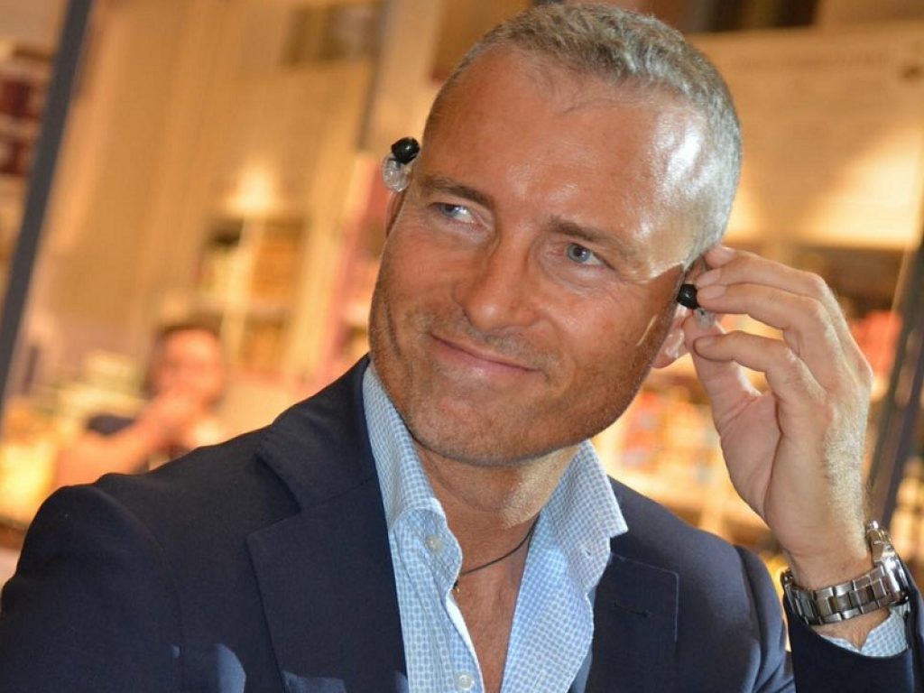 Giangi Bonsaver pubblica il brano "Lovely Christmas Day": il nuovo singolo del cantante è disponibile online sulle piattaforme streaming