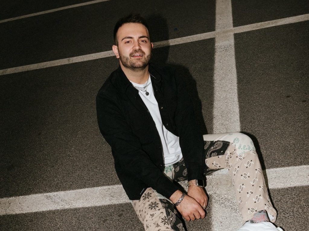 Disponibile in rotazione radiofonica e online su tutte le piattaforme digitali "Come le onde", il nuovo singolo di Manuel Finotti