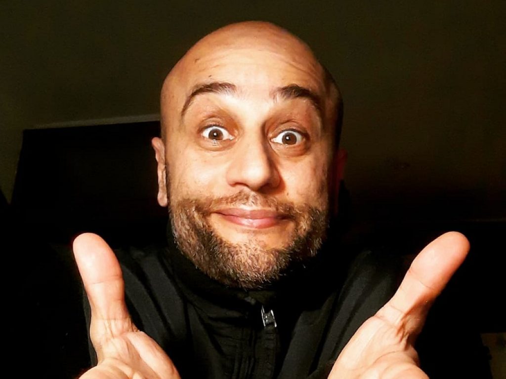 Marco Cavallaro, in una nuova versione plccata e piccante, apre il nuovo anno della stand-up comedy al Teatro Martinitt