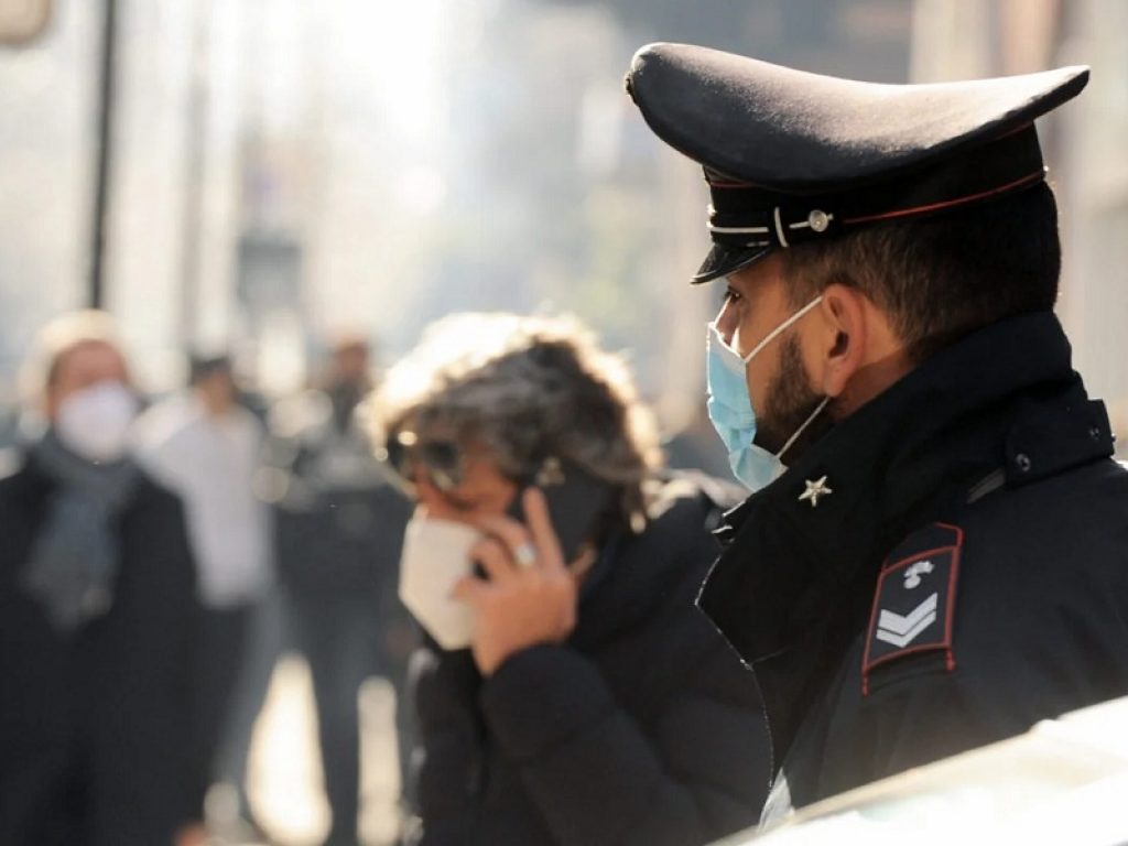 Stop alle mascherine all’aperto da venerdì 11 febbraio 2022, ma resta l’obbligo in caso di assembramento come specifica la nuova ordinanza ministeriale