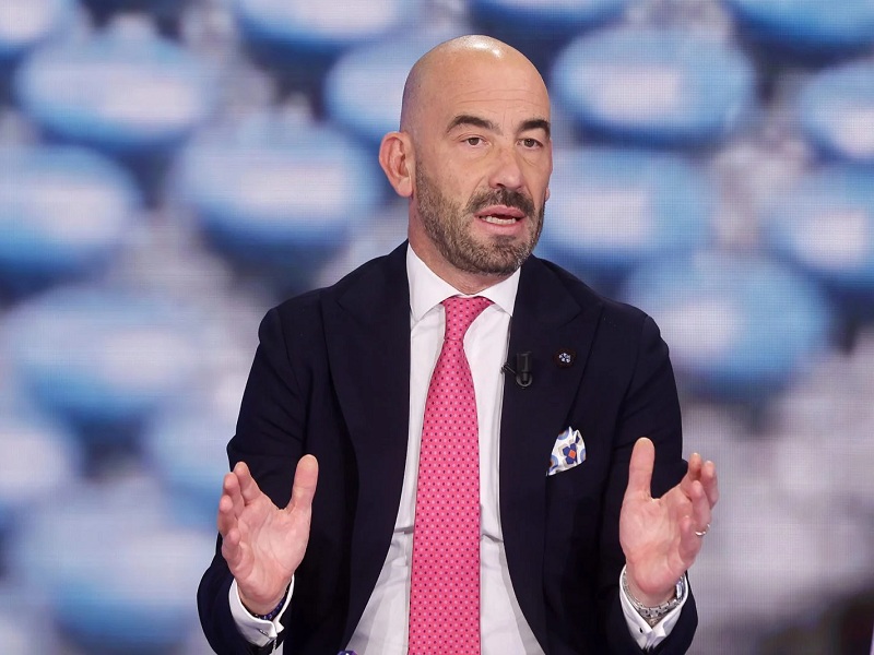 Covid, l'infettivologo Bassetti: “Basta obblighi e imposizioni. Omicron è una variante che va veloce, più delle nostre misure”