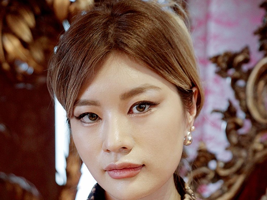 Miss Sohee alla Milano Fashion Week con il supporto di D&G