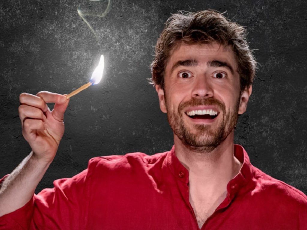 Tra risate, musica e coinvolgimento del pubblico, Giovanni Scifoni e la danzatrice Anissa Bertacchini ti porteranno nel 2022 in allegria