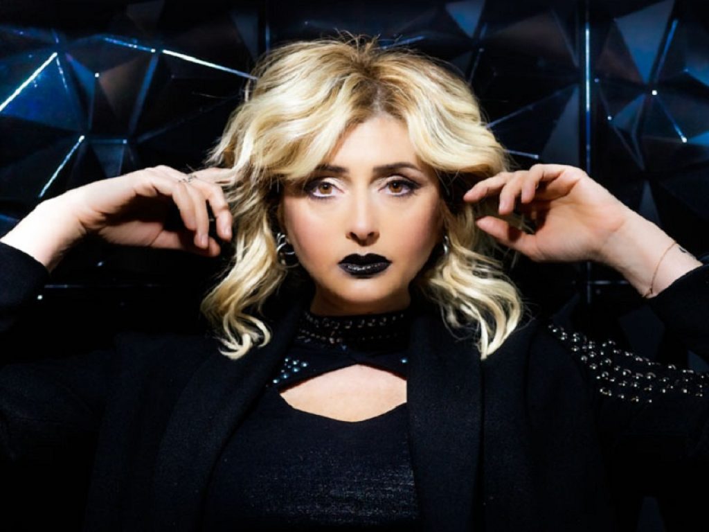 Simona Galli in radio con il singolo "Sulle punte"