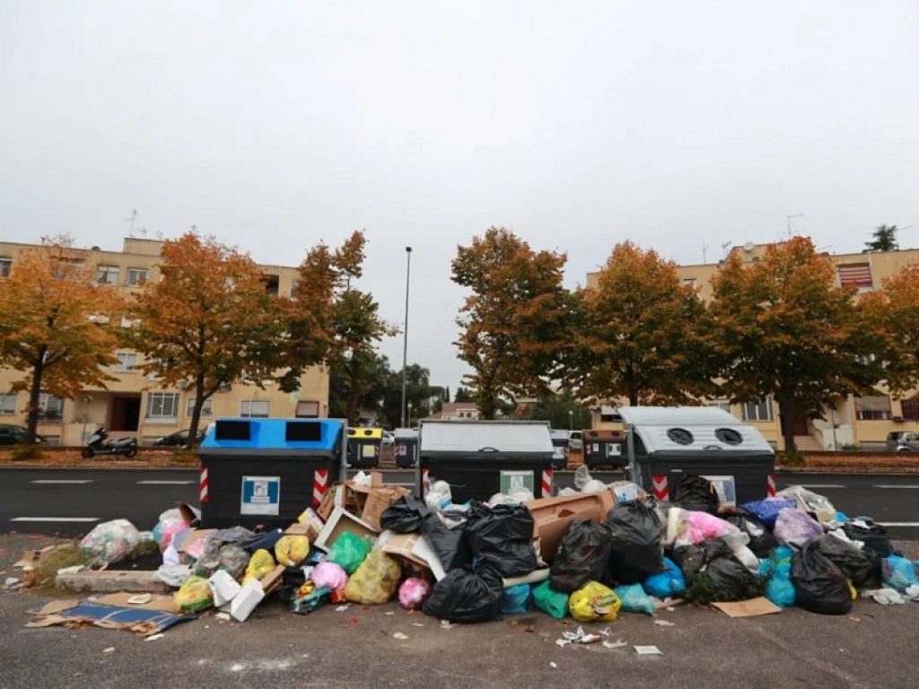 Quanti rifiuti produce ogni anno un cittadino? Lo spiega L'Ispra