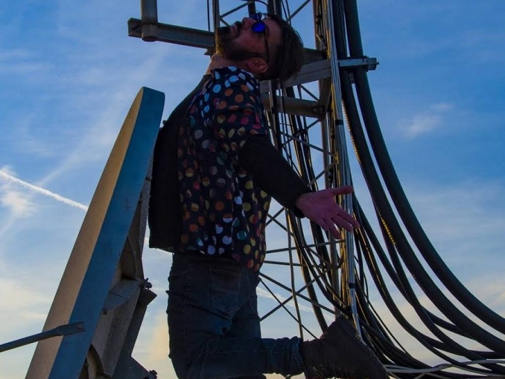 “Amami e poi non sparire” è il nuovo singolo di Teto d’Aprile, prodotto con l’etichetta HYDRA MUSIC e scritto con Alfredo Rapetti Mogol