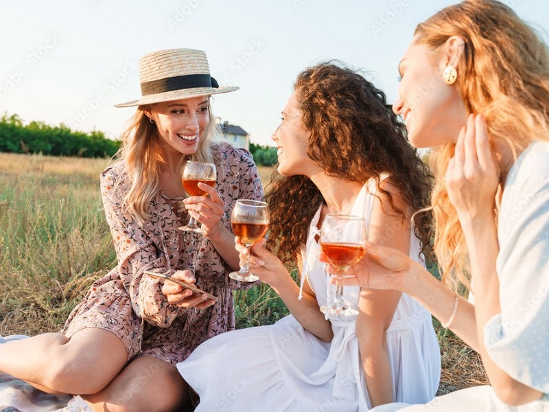 Le cantine si tingono di rosa: l'enoturismo è donna