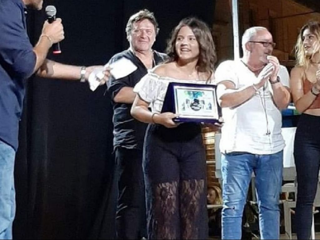 Erjona Qellimi pubblica la cover di "Confessa"