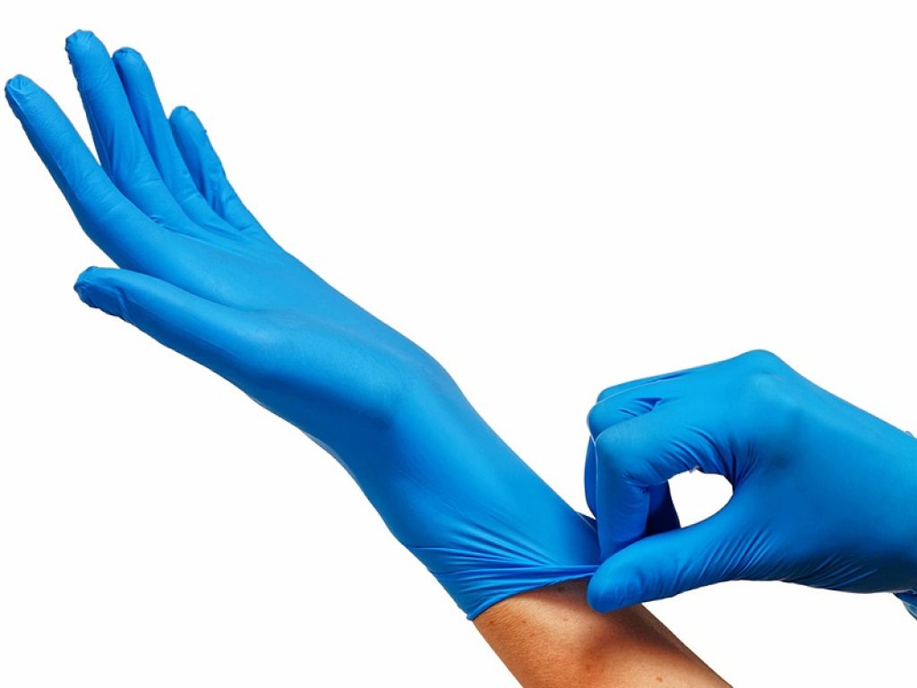 Guanti monouso: perché oggi è importante indossarli, quando e dove