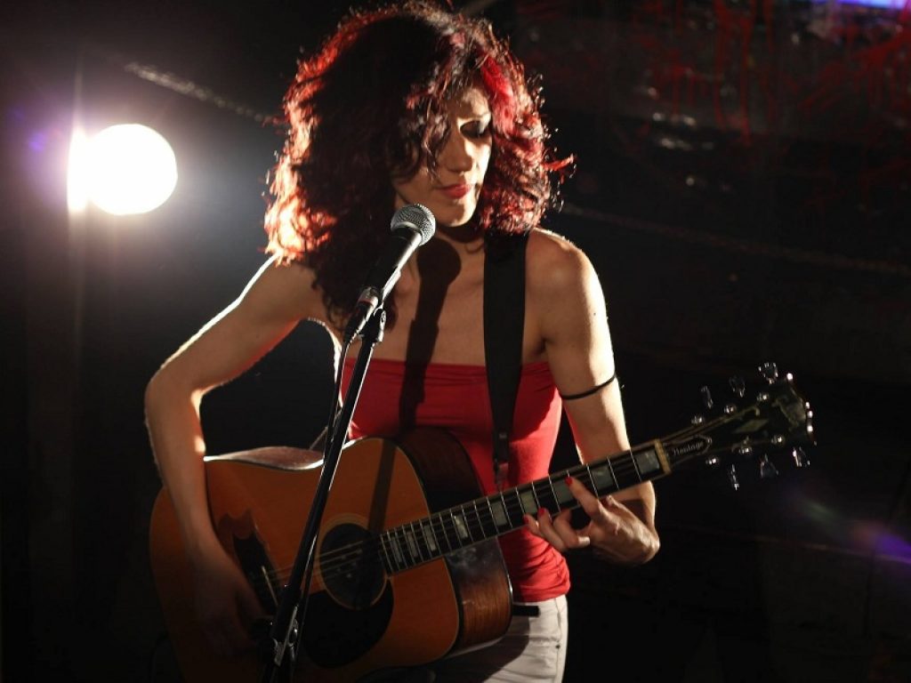 Monica P torna con il brano "Senza di noi"