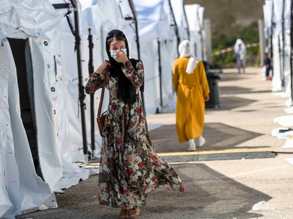 Pakistan, carte d’identità elettroniche per 1,4 milioni di rifugiati afghani