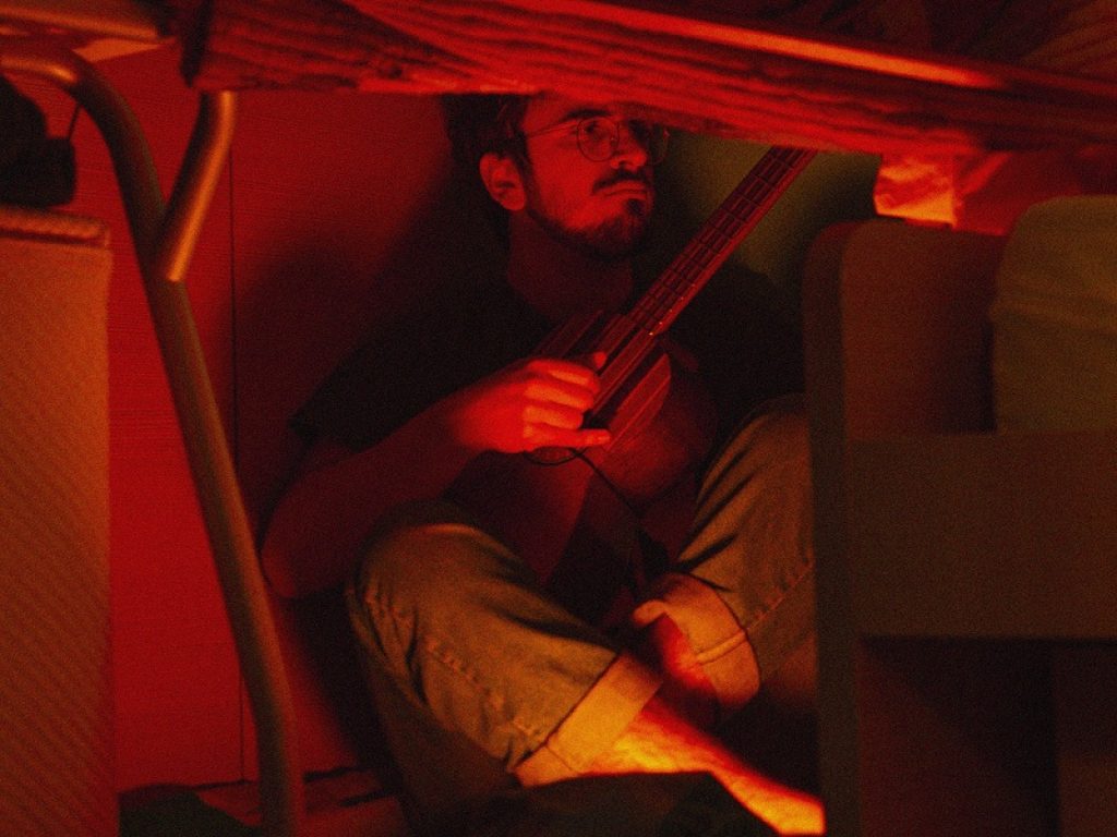 "Funerale" è il singolo d’esordio di Tana Combinaguai